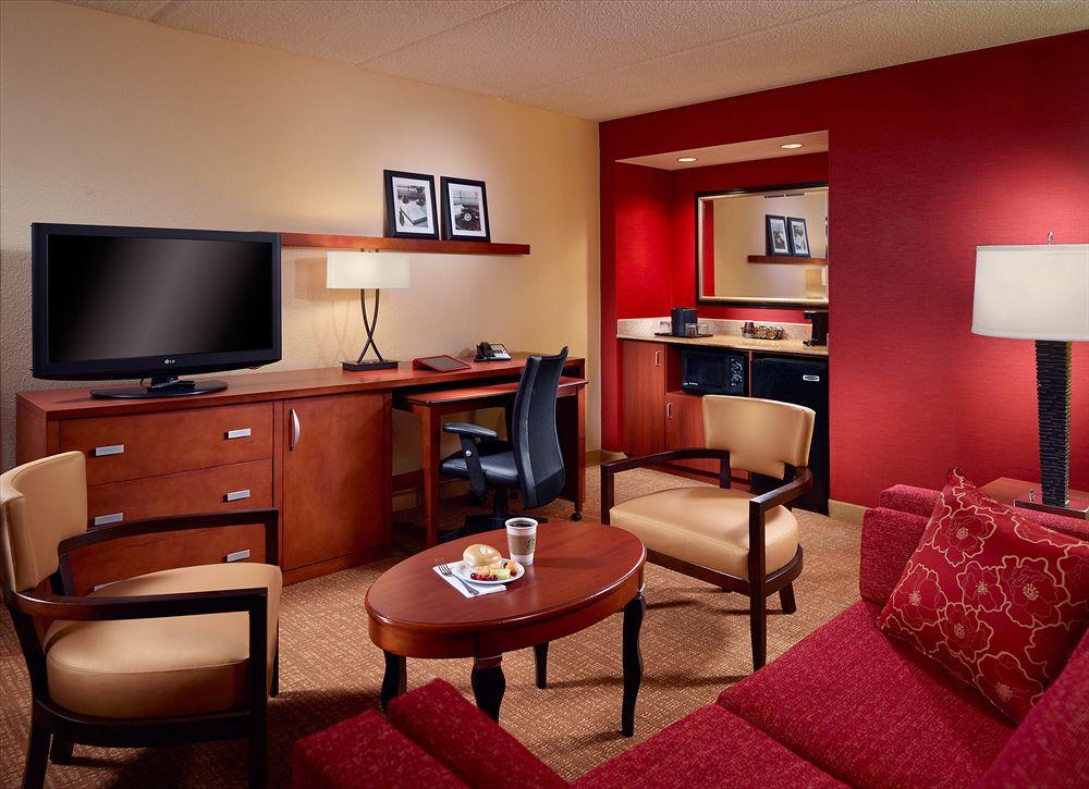 Courtyard By Marriott Savannah Midtown Exterior photo