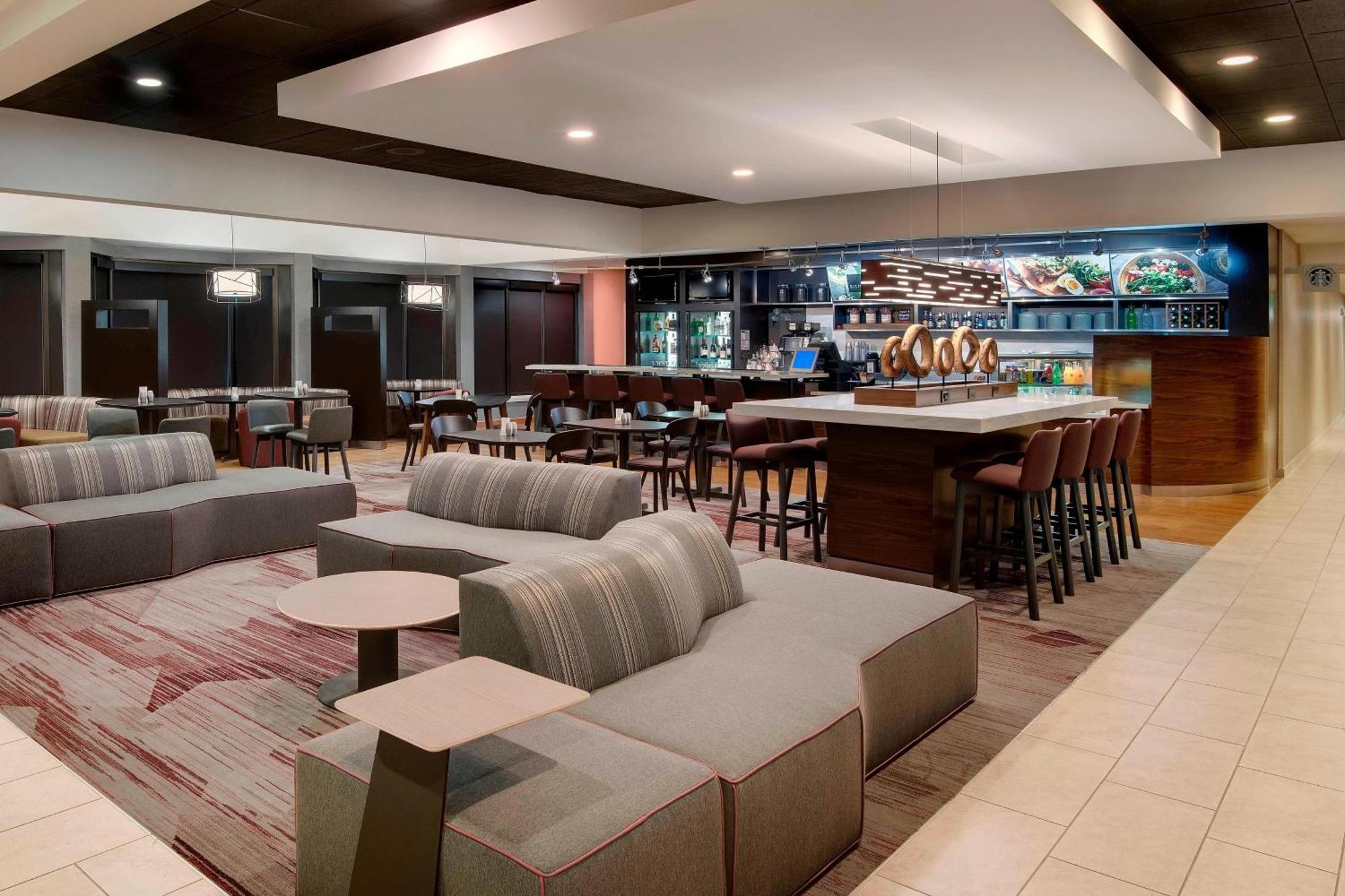 Courtyard By Marriott Savannah Midtown Exterior photo