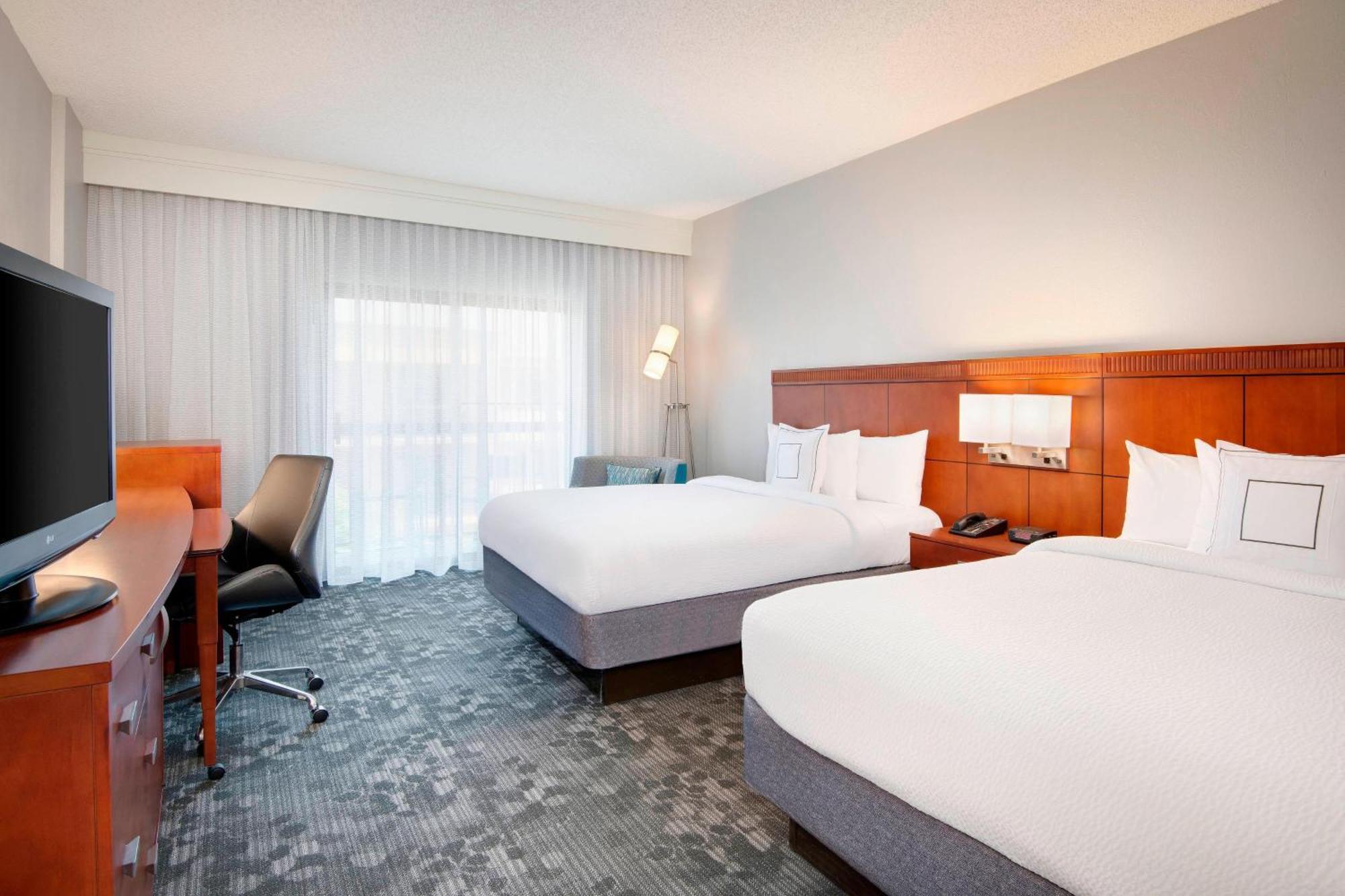 Courtyard By Marriott Savannah Midtown Exterior photo
