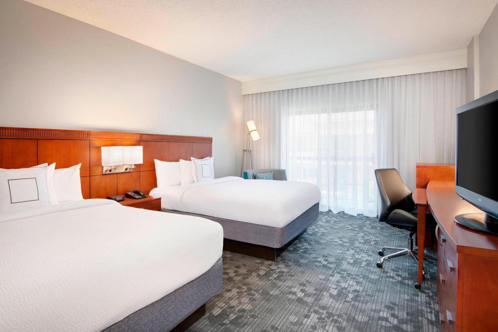 Courtyard By Marriott Savannah Midtown Exterior photo