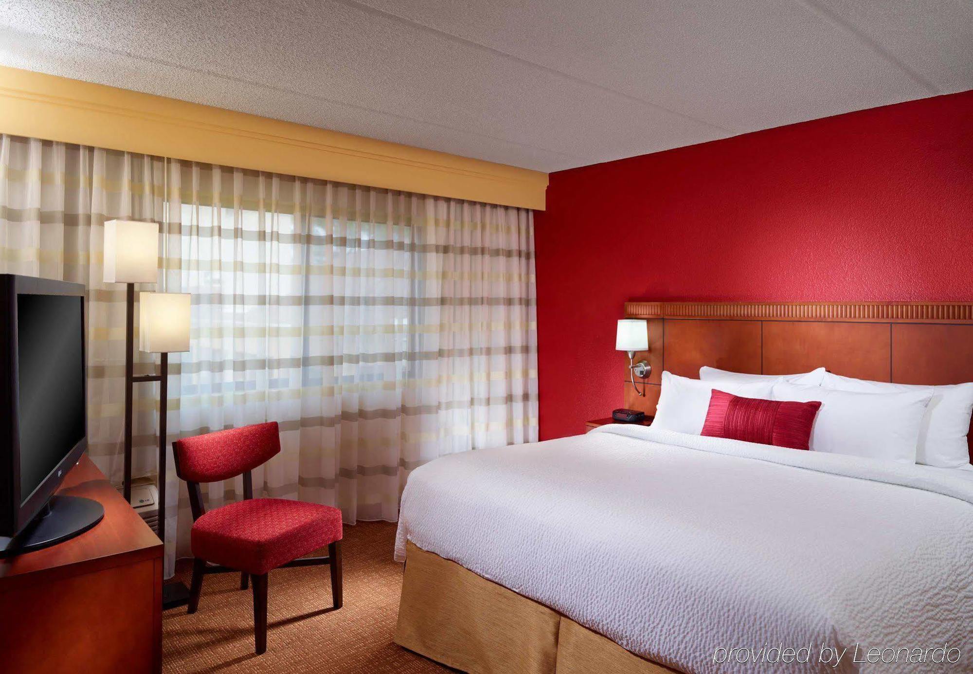 Courtyard By Marriott Savannah Midtown Exterior photo