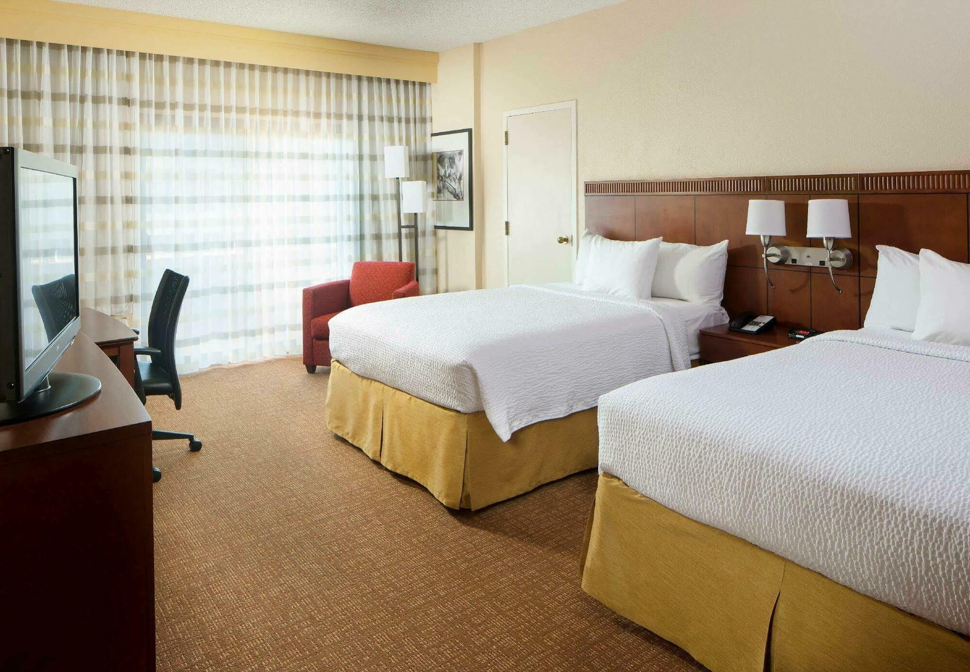 Courtyard By Marriott Savannah Midtown Exterior photo